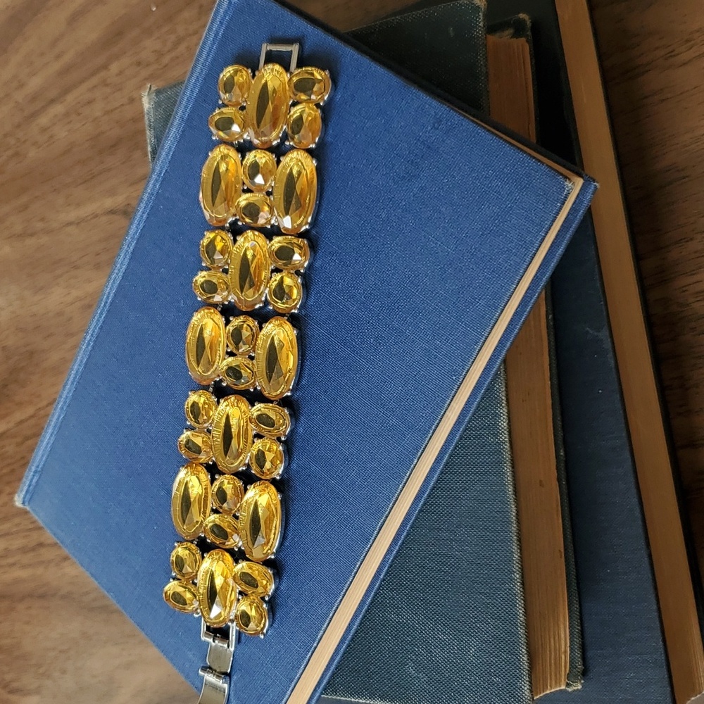 🩷 Yellow Rhinestone Statement Bracelet